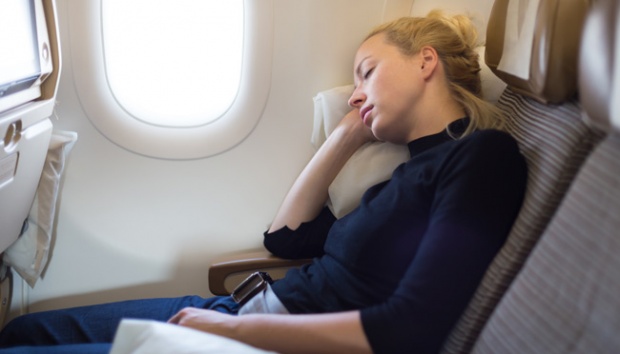 Tidur Terganggu Saat Penerbangan Jarak Jauh? Ketahui Jet Lag lalu Cara Mengatasinya